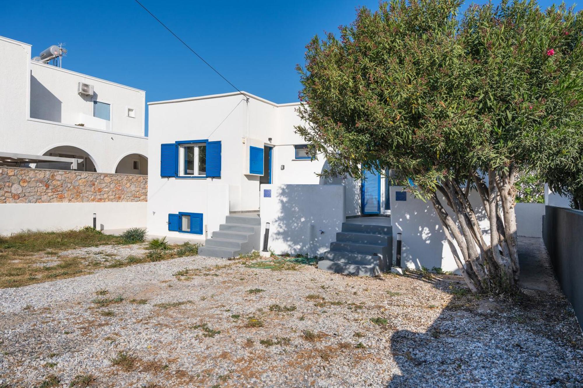 Aegean Blue Santorini Perissa II Apartment Екстериор снимка